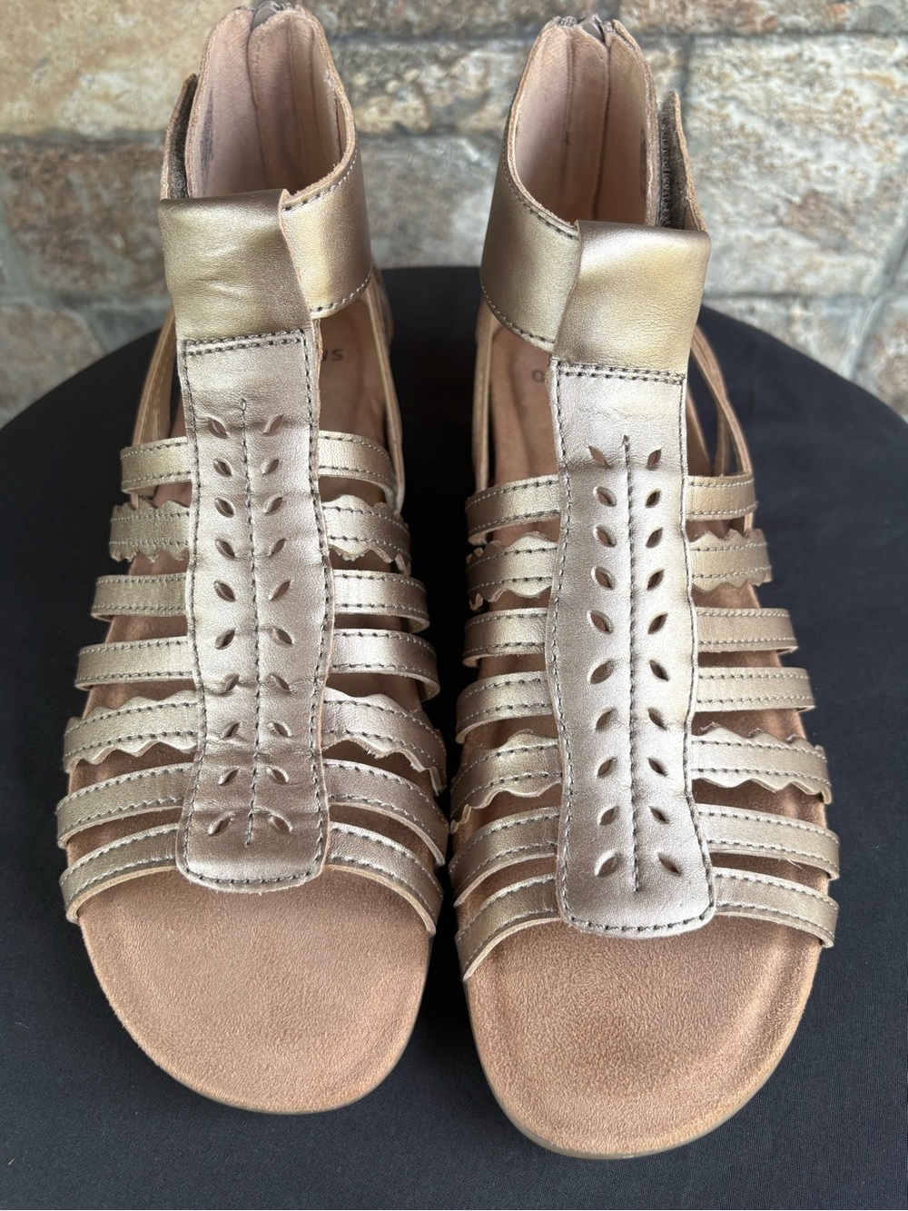 Earth Origins Gladiator Sandals Size 9.5 Wide